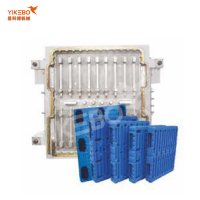 Hollow mold